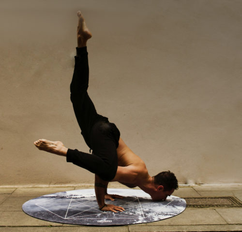 Le yoga vu comme un iceberg : pourquoi investir dans des « superficialités »