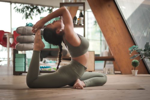 Diventare un istruttore yoga e far lezione online